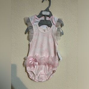 Kyle & Deena New York Baby Girl Bodysuit one-piece Set 3-6 months